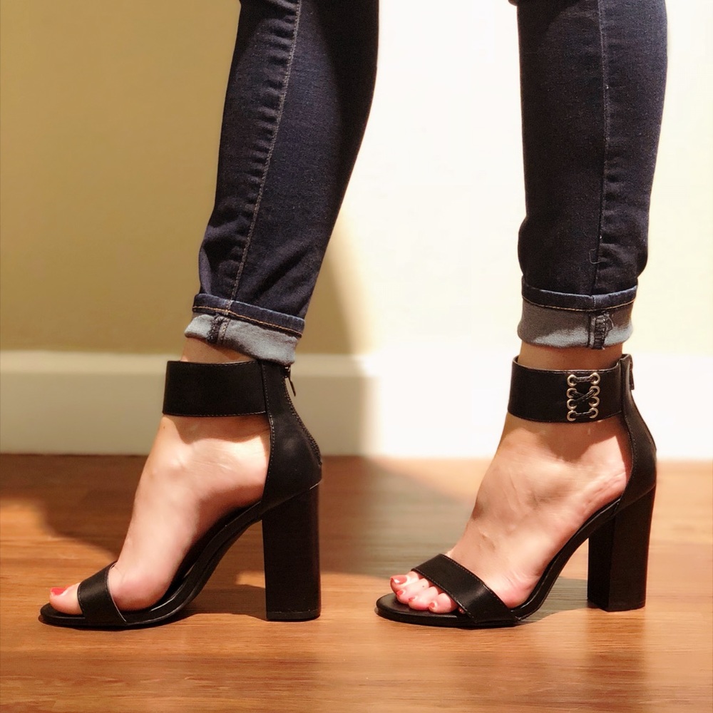BLACK BLOCK HEELS